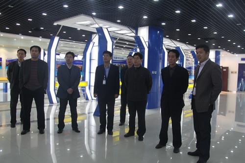 青岛市安监局领导来ug环球指导工作