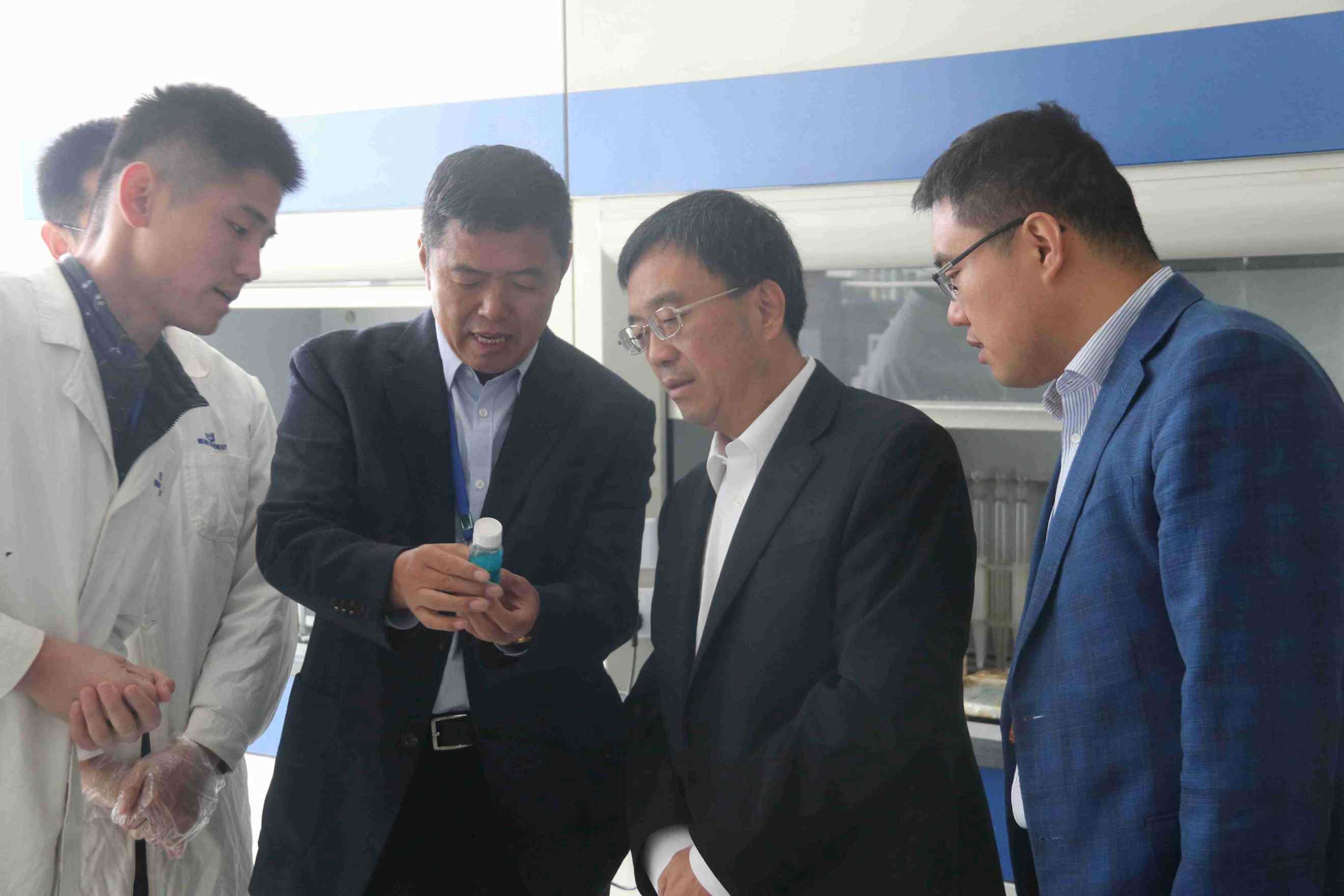 市委常委、市秘书长祝华到集团宣讲十九大精神