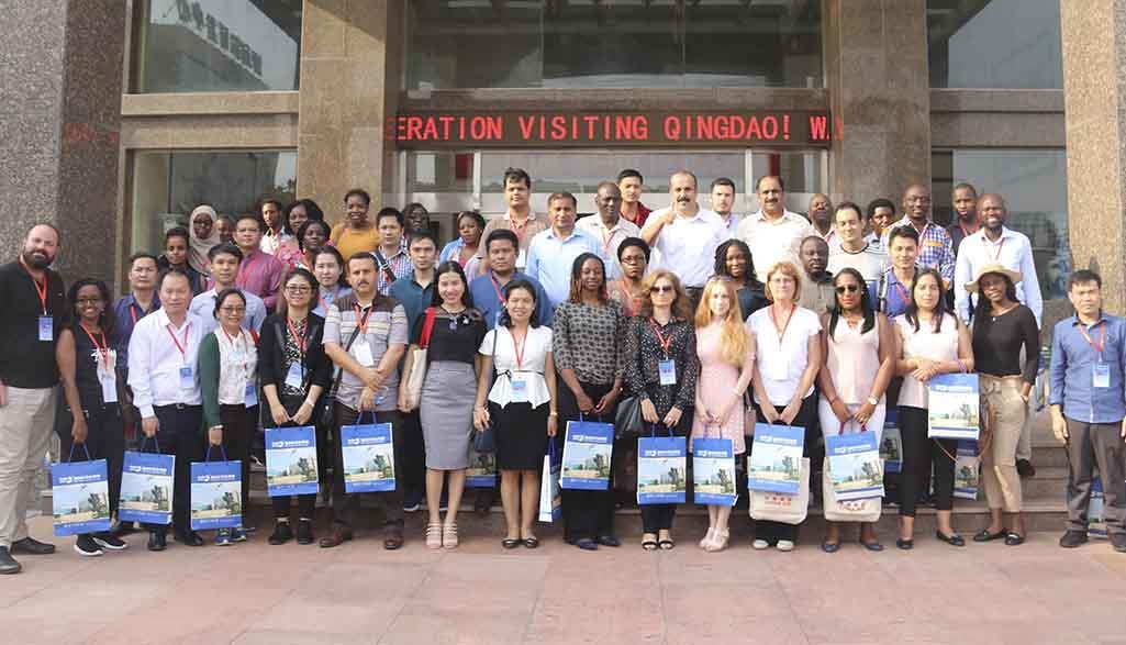 十六国官员莅临ug环球药业集团参观访问