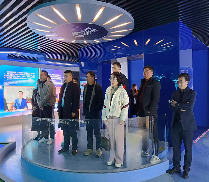 城阳街道商会企业家来ug环球参观交流学习